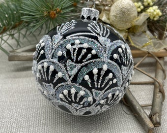 黒の手描きクリスマスガラスオーナメント、手作りクリスマスツリー