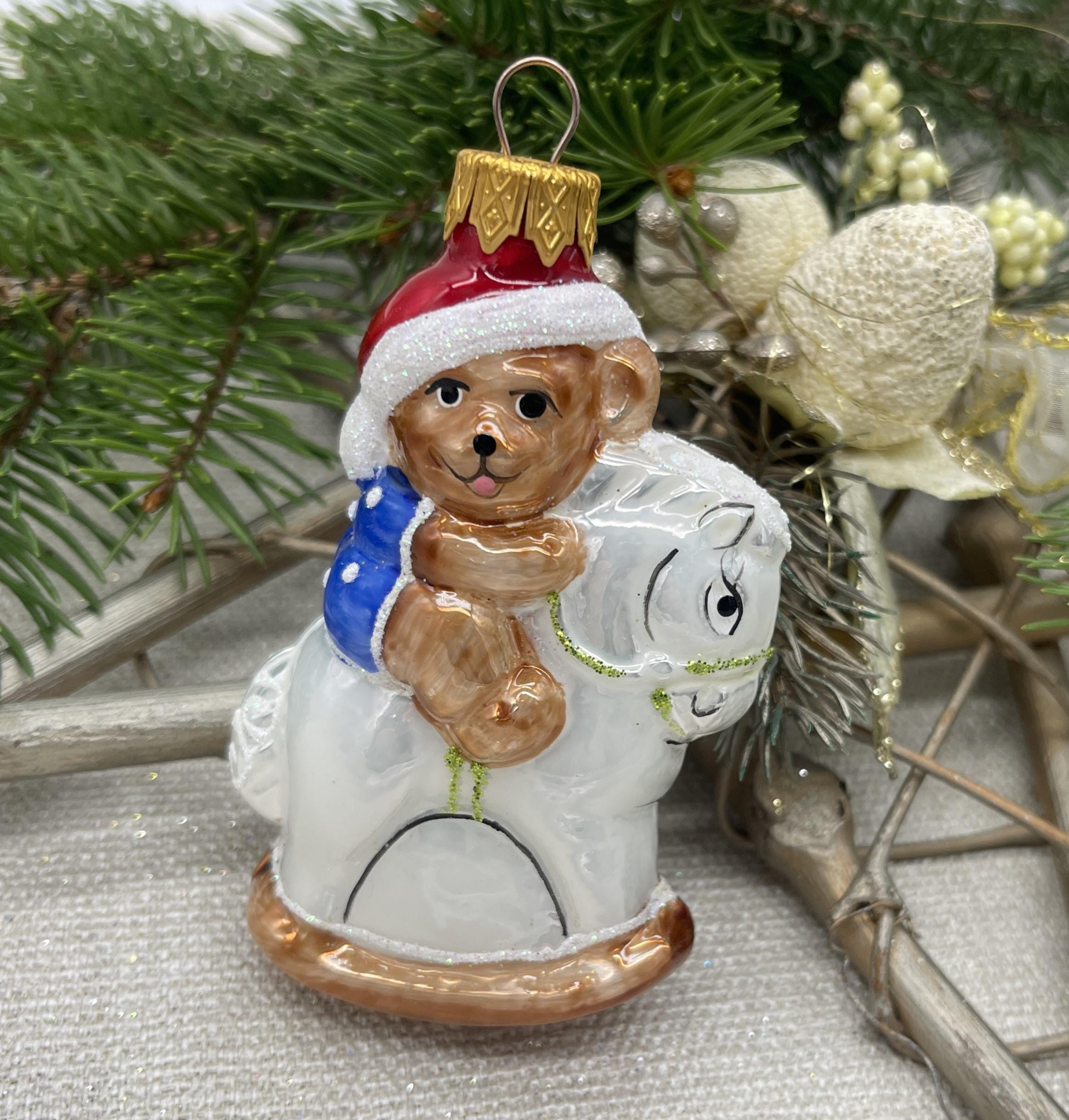 馬に乗ったクマのクリスマスガラスオーナメント、家族向けクリスマス