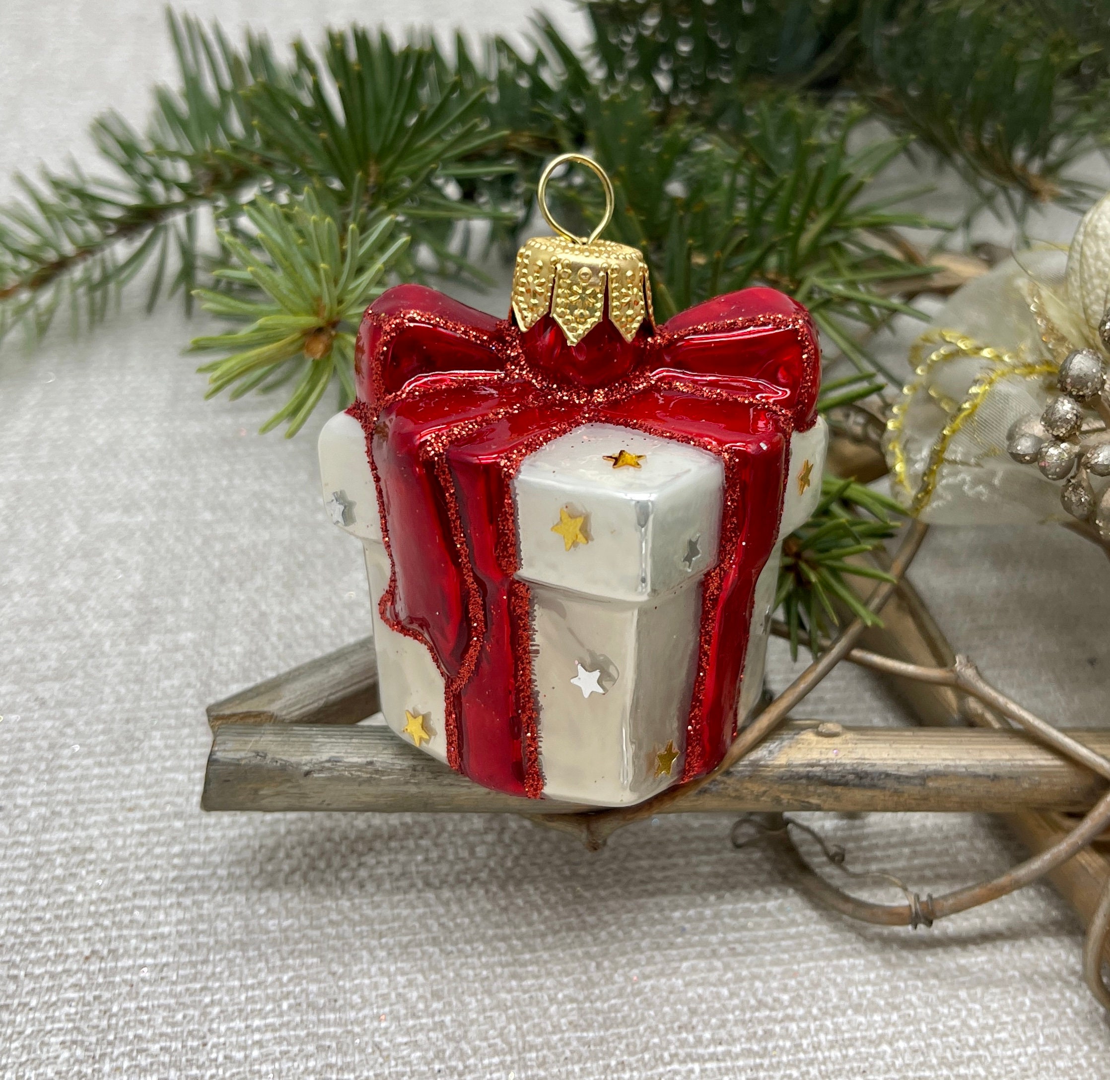 その他  Christmas Present Ornament Present Christmas Glass Ornament, Blown Hand Painted Glass