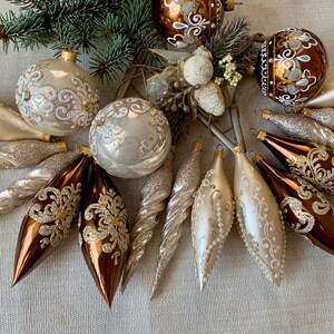 Beige Brown Collection Weihnachtsglasornamente traditionelle Glasbläser Handgemalte Weihnachtsdekorationen handgemachtes Weihnachten