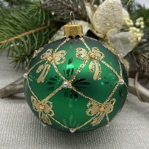 Green Christmas glass ball ornament, Hand painted Xtmas glass decorations, traditional XMAS glass ornament, crafted Xtmas handmade 2025