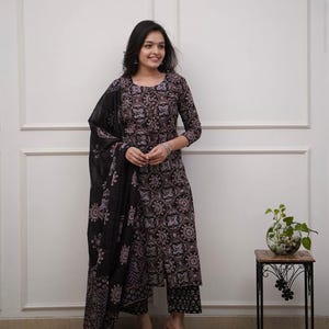 Printed Cotton Kurti Set: Ethnic Indian Suit with Dupatta