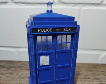 Opening XXL TARDIS from Doctor Who, personalize the signs