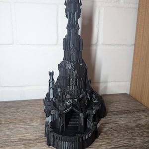Barad-Dûr Dice Tower – Epic Dice Tower with Dice Cup and Decorative Items