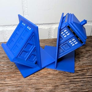 Decorative TARDIS Movie & Bookends Set – Prop up your books or movies with the Doctor Who inspired bookend