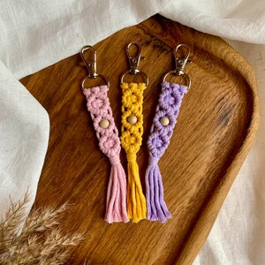 Makramee Schlüsselanhänger, Boho Schlüsselanhänger, Handgemachter Taschenanhänger, Baumwolle Schlüsselanhänger, Handgeknüpfter Schlüsselhalter, Housewarming Geschenk, Weihnachtsgeschenke
