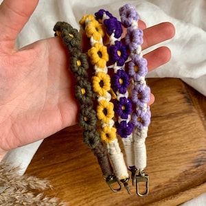 Pulsera de macramé, llavero de flores, correa de muñeca hecha a mano, llavero bohemio de algodón, llavero anudado a mano, dije para bolso, regalo de Navidad