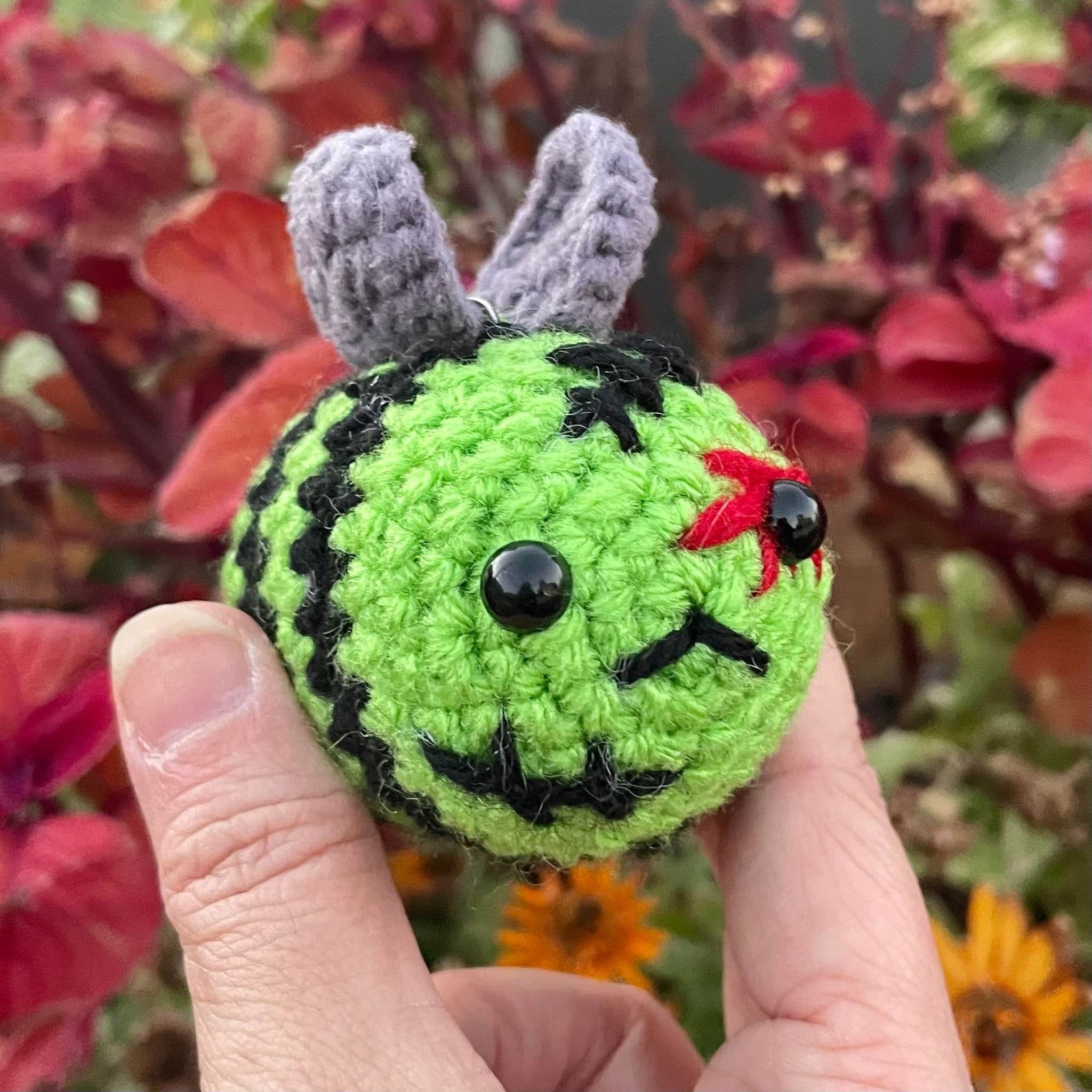 編みぐるみ「୨୧RIBBON୨୧」 Crochet Zombee Key Ring- Zombie Bee- Amigurumi Bee- Halloween