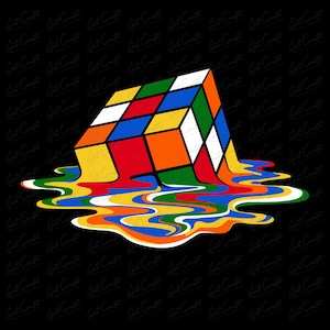 Può includere: Un cubo di Rubik colorato che si scioglie in una pozza di vernice liquida. Il cubo è composto da quadrati rossi, arancioni, gialli, verdi, blu e bianchi. La vernice è un mix vorticoso degli stessi colori.