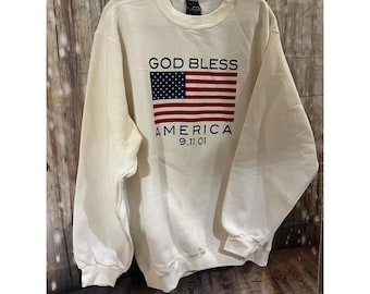 Pluma Outdoors Sweatshirt Mens Large Cream Excellent God Bless America 9.11.01