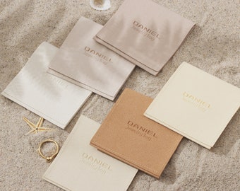 50 Bolsas de Microfibra Color Marfil para Joyería: Logotipo Personalizado en Bajorrelieve, Empaquetado a Granel