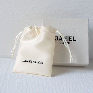 50pcs Custom Logo Satin Drawstring Pouch: Jewelry Packaging