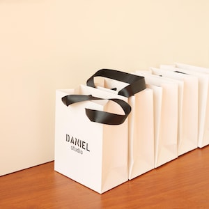 Sacchetto di carta da 50 pezzi, sacchetto di imballaggio per gioielli personalizzati, sacchetto regalo, sacchetto di carta personalizzato, sacchetto di carta tote, sacchetto di imballaggio classico, sacchetto della spesa