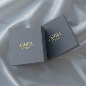 50 Uds 9*9*3,5 cm caja de papel caja de joyería personalizada con logotipo personalizado caja de embalaje de joyería paquete de joyería caja de cartón