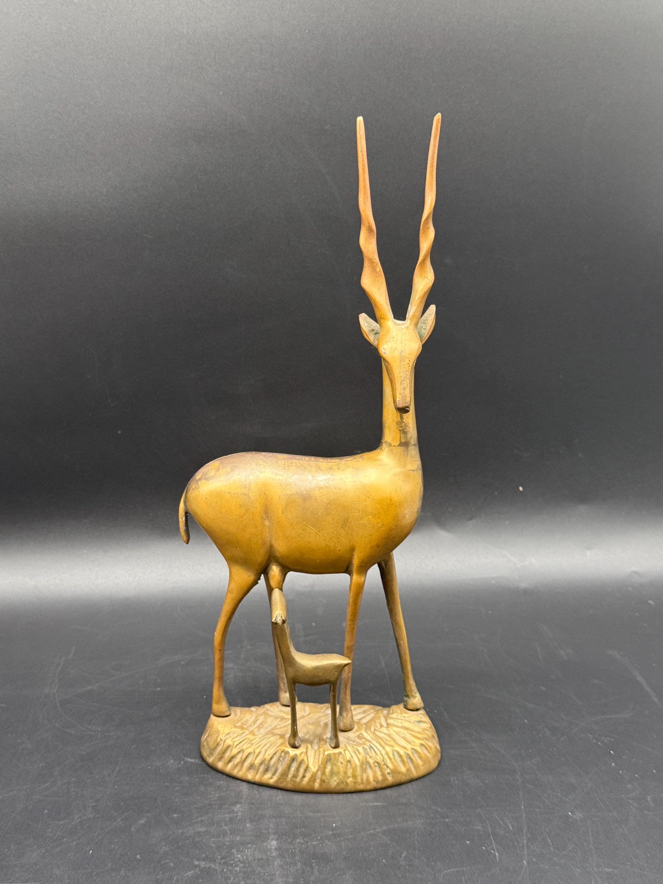 MCM 真鍮製ガゼル アンテロープ 授乳中の雌鹿の彫刻 15.5 インチ VTG