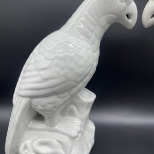 Tuile Chinoiserie Antique en Porcelaine Blanc de Chine Perroquet