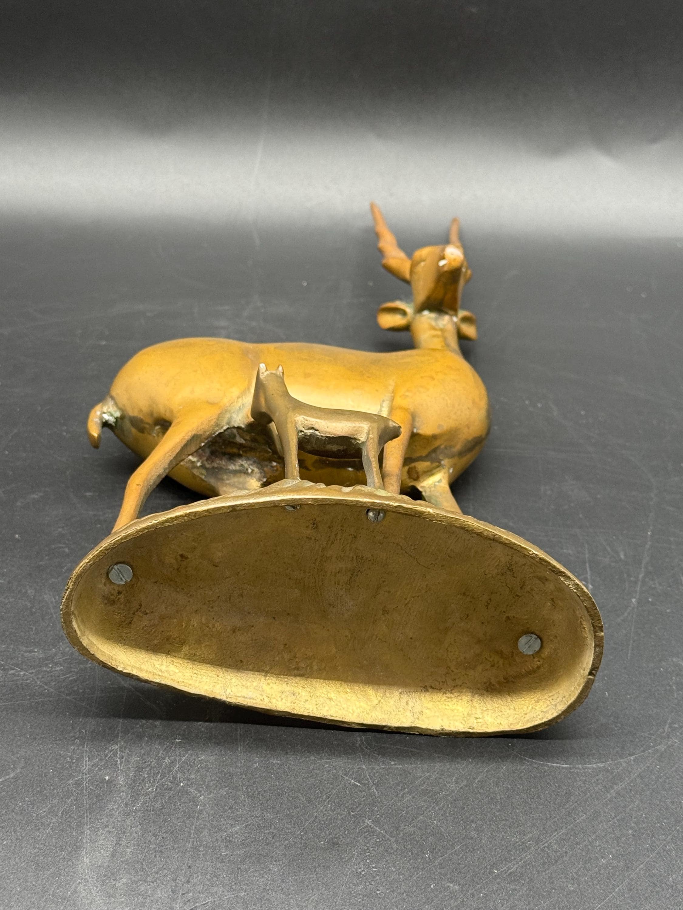 青銅の鹿　つがい　(雌) 青銅の鹿つがい(雌)