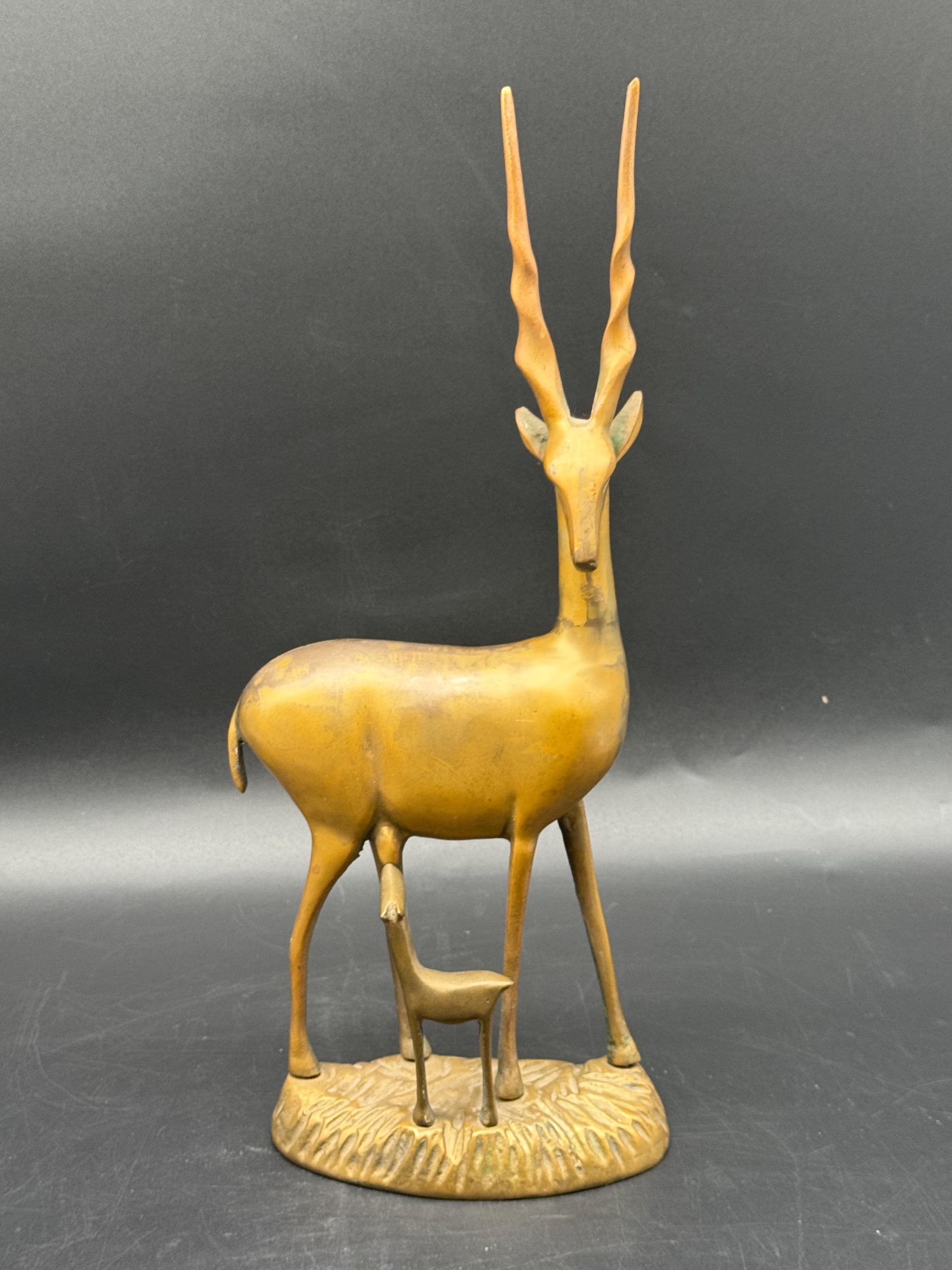 MCM 真鍮製ガゼル アンテロープ 授乳中の雌鹿の彫刻 15.5 インチ VTG