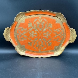 Vintage Florentiner Tablett: Serviertablett aus orangefarbenem und goldvergoldetem Holz