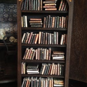 Old Bookshelf Wooden Dollhouse Roombox Miniature Diorama Scale 1:12 Book Nook Bookshelf Decoration Shelf insert