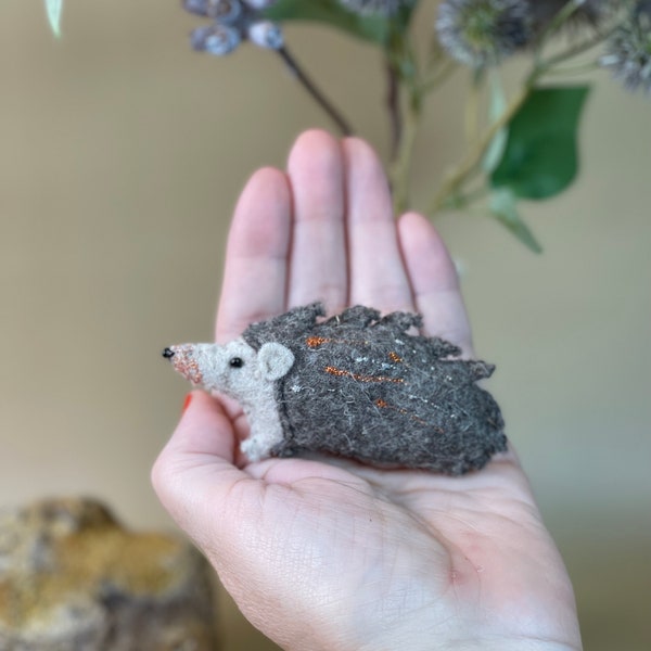 Igel Weihnachten Herbst Baumschmuck Weihnachtsschmuck Geschenkanhänger Filz Advent Handarbeit süß Deko stylisch modern niedlich