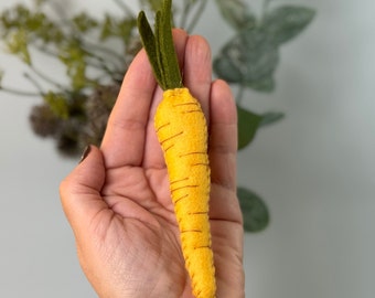 Möhre Möhrchen Mohrrübe Karotte Frühling Ostern Osterdeko Osterdekoration Osterschmuck Osterhase Filz Filzanhänger Hänger Geschenk Zweig Tür