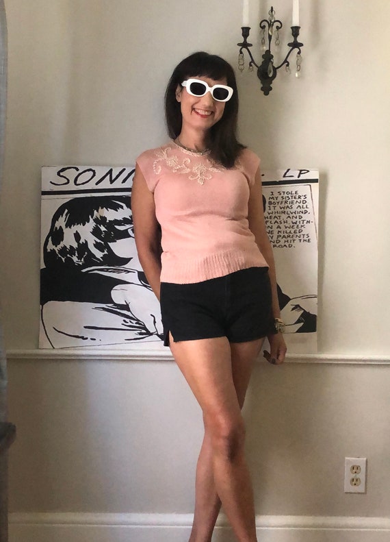 Sweet 1940’s pink knit shirt sleeve top