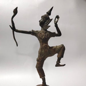Messing hinduistische Statue von Lord Rama thailändisches handgemachtes Artefakt Hinduismus Mythologie Skulptur Soldaten Bogenschütze Figur Vintage Kunst aus Nordthailand