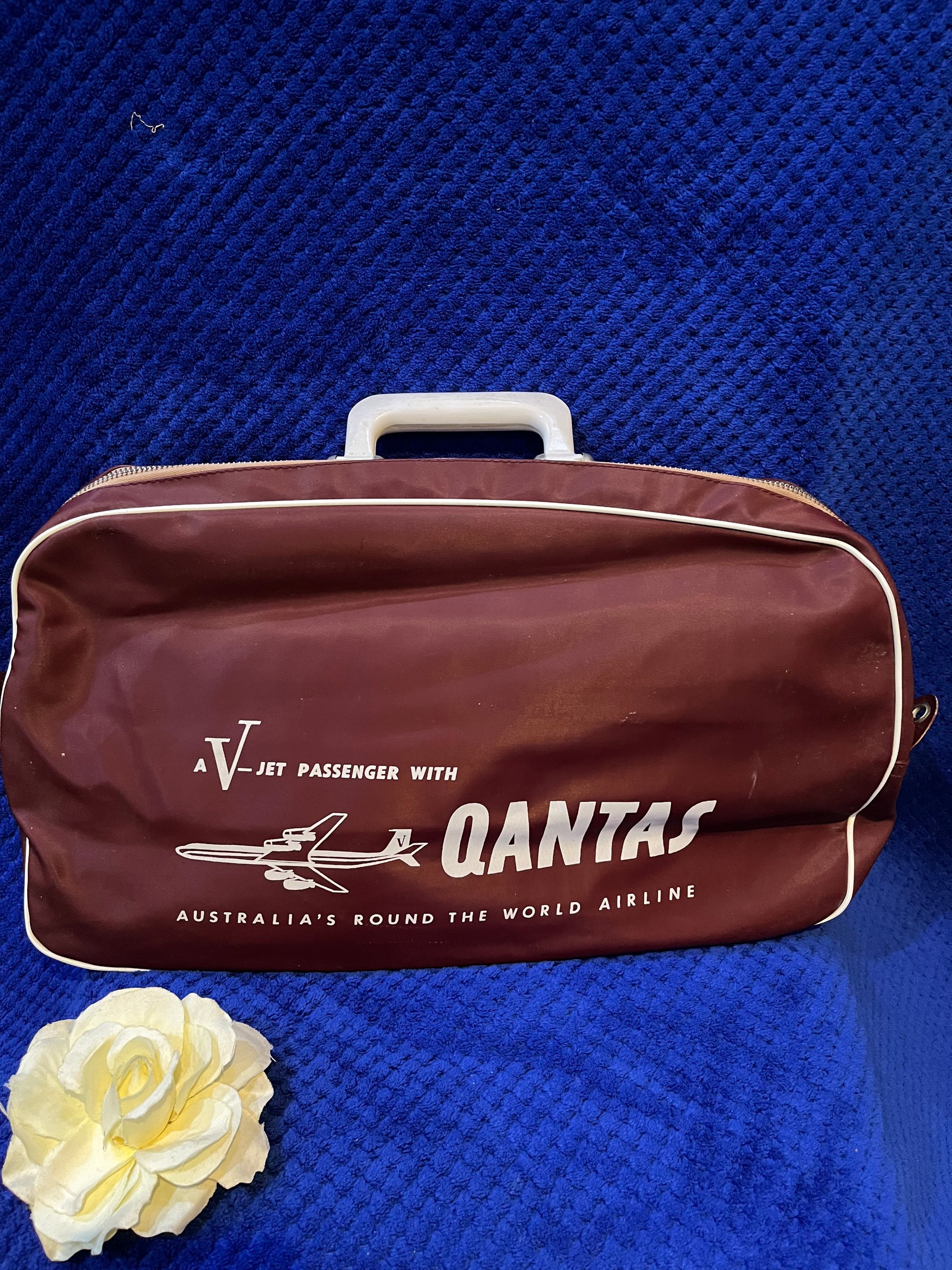 Qantas Airline Qantas International Cabin Baggage Qantas Airlines
