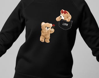Osito de peluche de San Valentín (PNG de bolsillo), diseño de sublimación de oso con rosa, gráfico de camiseta para parejas románticas, descarga digital de osito de peluche