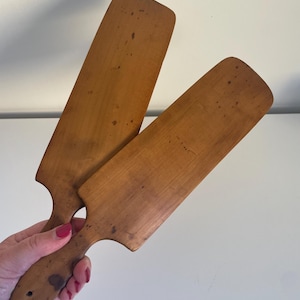 大きなアンティークシカモアバターパット：木製の乳製品用スパチュラ