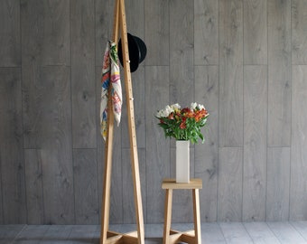 Perchero trípode de roble hecho a mano: perchero moderno para el pasillo
