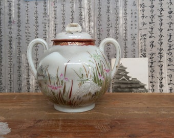 Japanese Kutani Sugar Bowl and lid, Made in Japan, Hand Painted - 12.4cm tall