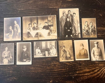 Collection de 10 photographies sépia antiques montées du Japon vers 1890-1930