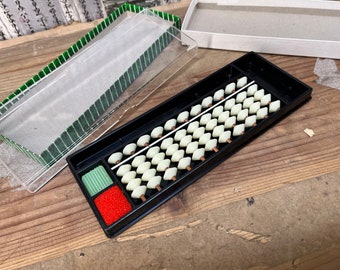 Estuche vintage japonés Tenkaichi Soroban Abacus con espacio estacionario, en caja original