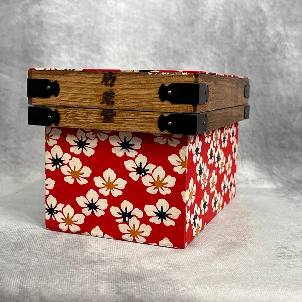 Kleine japanische Teekiste aus Holz mit Metall ausgekleidet, Miniatur-Aufbewahrungsbox