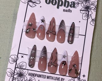 Uñas plateadas y blancas, juego de uñas postizas 3D Gel Alt Opium Dark Cyber Chrome Aura Coquette, uñas postizas Y2K Baddie Press On Gel con stiletto largo y almendra