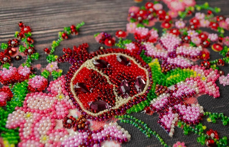 DIY Christmas Wreath Bead Embroidery Kit – Handmade Craft Set, Gift for Her, Beginner Friendly