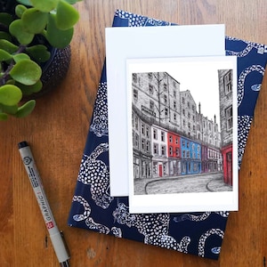 Victoria Street, Edimburgo • Biglietto di auguri vuoto o biglietto di compleanno • Disegno architettonico a penna, fatto a mano in Scozia • Regalo per cassetta delle lettere