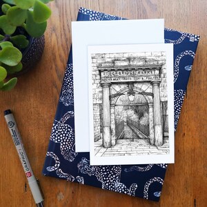 Stockbridge Market, Edimburgo • Biglietto di auguri vuoto o biglietto di compleanno • Disegno architettonico a penna, fatto a mano in Scozia • Regalo per cassetta delle lettere