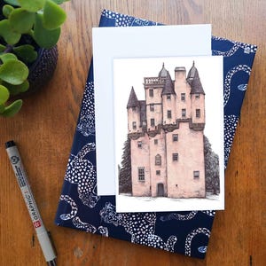 Castello di Craigievar, Alford • Biglietto di auguri vuoto o biglietto di compleanno • Disegno architettonico a penna e inchiostro, fatto a mano in Scozia • Regalo per cassetta delle lettere