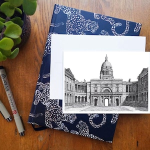 Old College, Universidad de Edimburgo • Tarjeta de felicitación o de cumpleaños en blanco • Dibujo arquitectónico a pluma y tinta, hecho a mano en Escocia