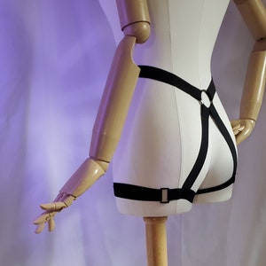 Adjustable Black Tail Harness Choose your hardware image 1