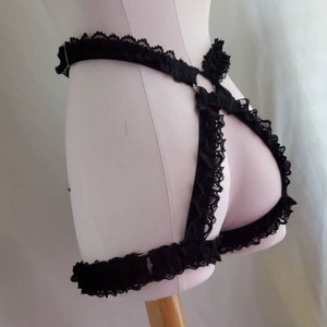 Black Ruffle Adjustable Tail Harness - Choose your Hardware