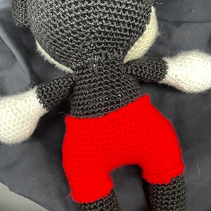 Musse Pigg Disney-inspirerad handgjord stor 13 tum virkad Amigurumi-garn gosedjursdocka bild 8
