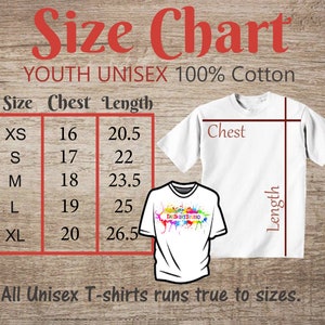 Może przedstawiać: Tabela rozmiar&oacute;w dla dziecięcych t-shirt&oacute;w unisex wykonanych w 100% z bawełny. Tabela pokazuje rozmiary od XS do XL z odpowiadającymi im wymiarami klatki piersiowej i długości w calach.