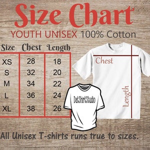 Może przedstawiać: Tabela rozmiar&oacute;w dla dziecięcych t-shirt&oacute;w unisex wykonanych w 100% z bawełny. Tabela pokazuje rozmiary od XS do XL z odpowiadającymi im wymiarami klatki piersiowej i długości w calach.