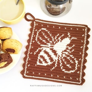 Crochet Pattern ~ Bee Potholder - Tapestry Crochet Hot Pad – Farmhouse Kitchen Decor - Trivet Pattern