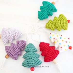 かぎ針編みのパターン - 北欧のクリスマスツリーの編みぐるみ - スカンジナビア風のモミの木の飾りまたはガーランド