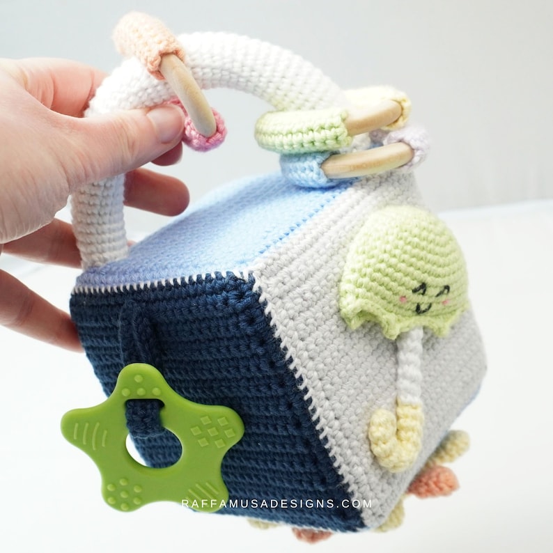 Rainbow Loop Ball crochet pattern listing photo by TvorivouCestou